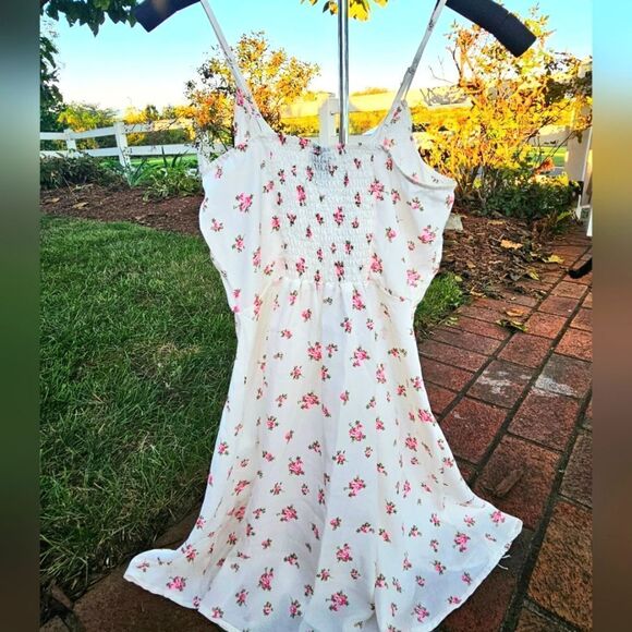 RUE 21 spring summer v neck adjustable spaghetti strap WHITE FLORAL DRESS new - Picture 5 of 16